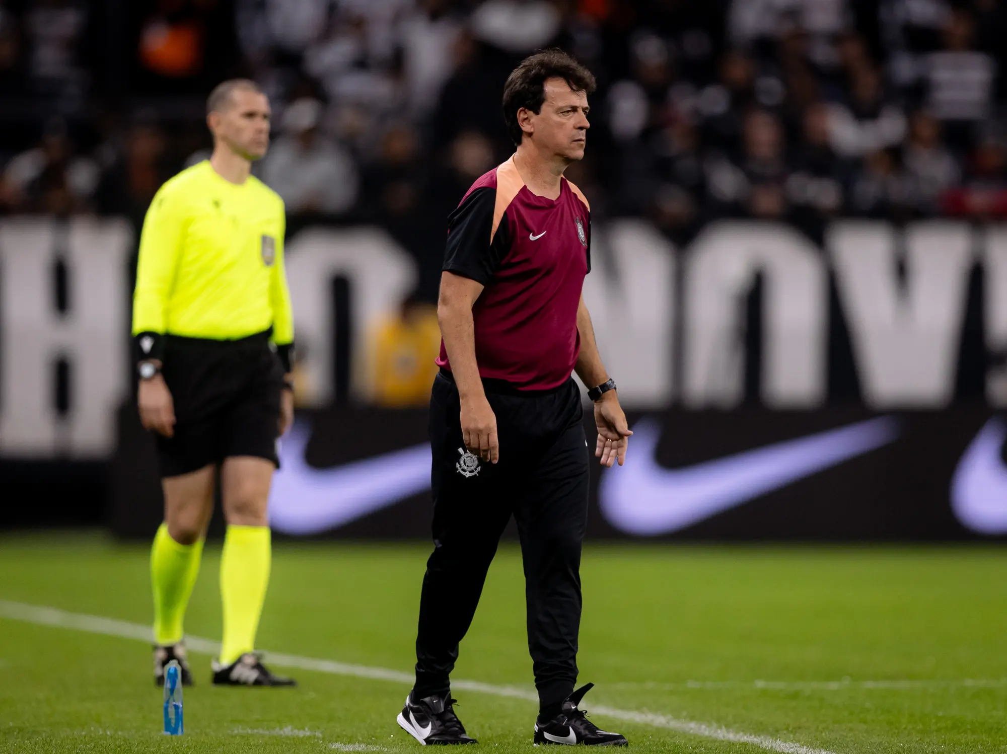 Fernando Diniz projeta ajustes no elenco do Corinthians e aguarda definição de Memphis