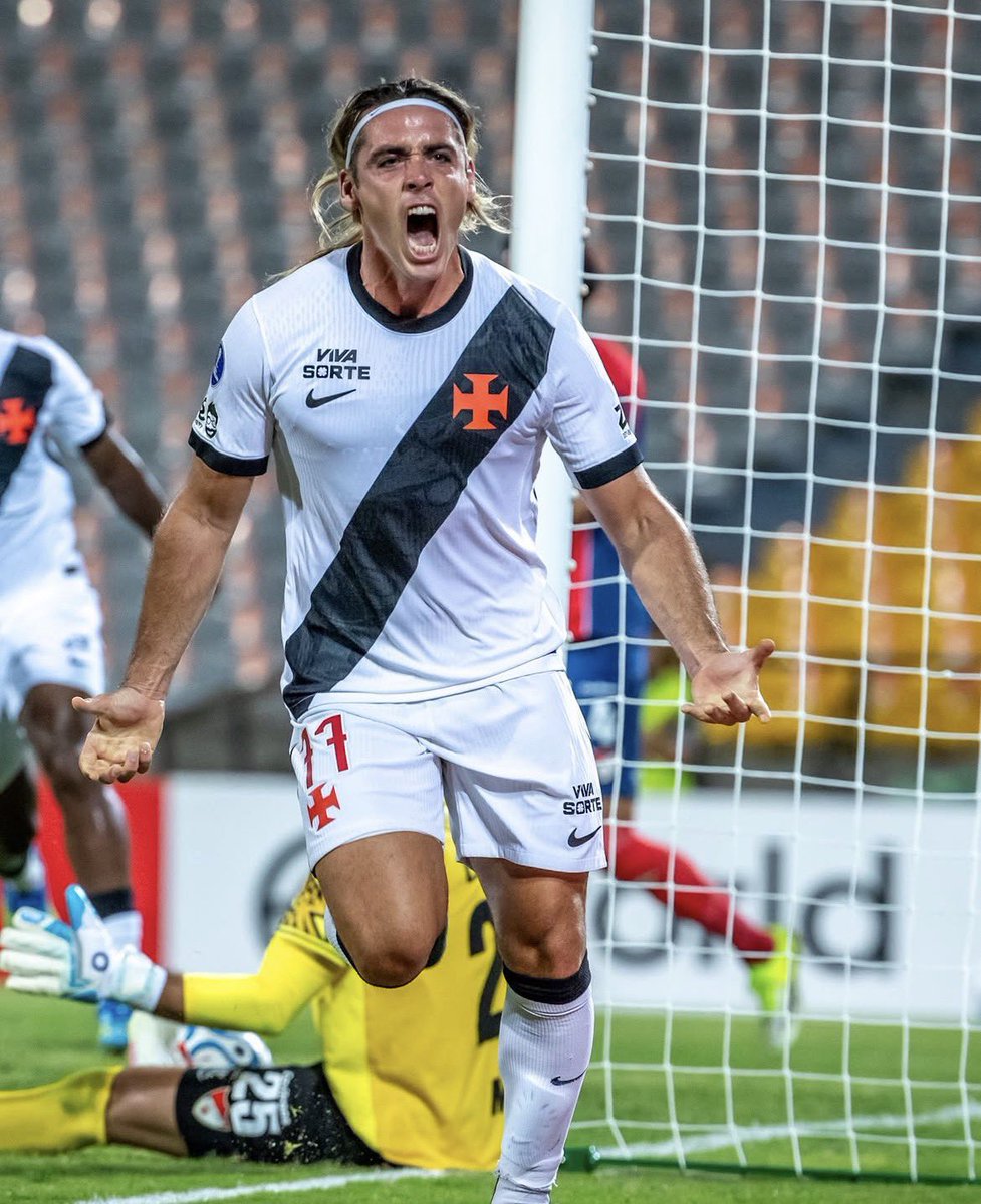 Cláudio Spinelli consolida protagonismo no Vasco em competições de mata-mata
