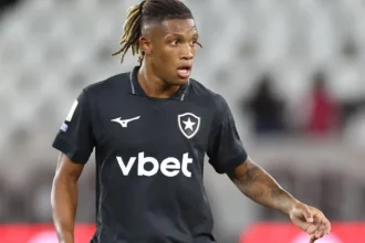 Botafogo mantém postura sobre negociação de Danilo com o Zenit