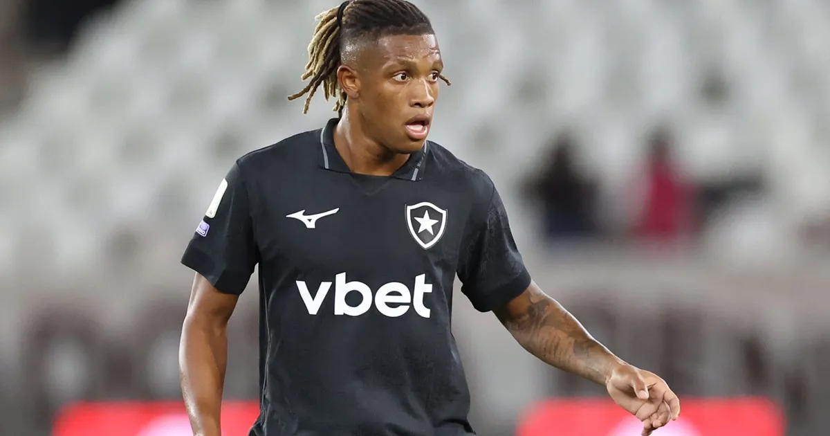 Botafogo mantém postura sobre negociação de Danilo com o Zenit