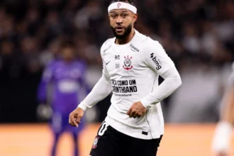 Impasse financeiro e pressão interna colocam renovação de Memphis no Corinthians em risco