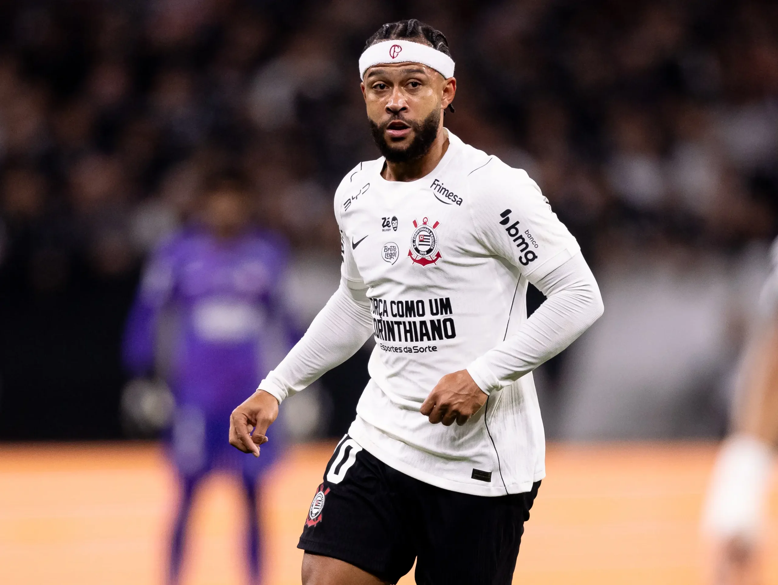 Impasse financeiro e pressão interna colocam renovação de Memphis no Corinthians em risco