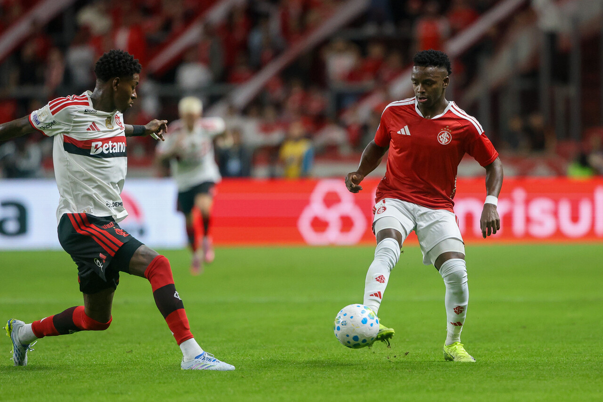 Internacional e Flamengo empatam em duelo equilibrado pelo campeonato