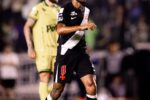 Jair celebra retorno aos gramados após longo período de recuperação no Vasco