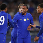 João Pedro brilha com hat-trick na estreia de Xabi Alonso pelo Chelsea