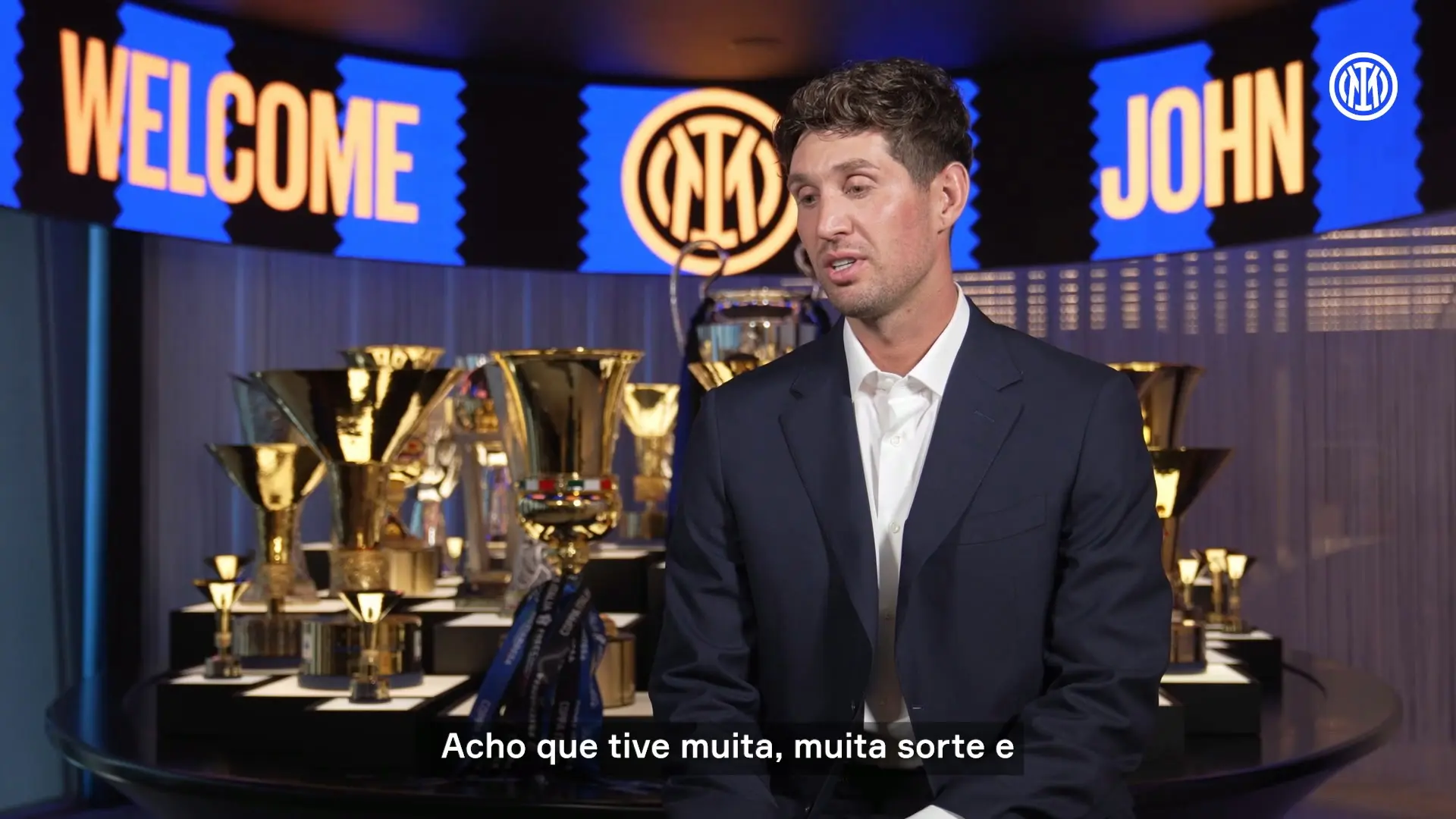 John Stones oficializa chegada à Inter de Milão com foco total em conquistas