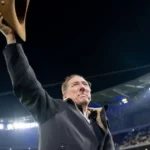 John Textor aciona justiça francesa para cobrar 21 milhões de euros do Lyon