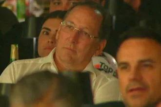 John Textor enfrenta condenação judicial milionária em disputa com a Iconic
