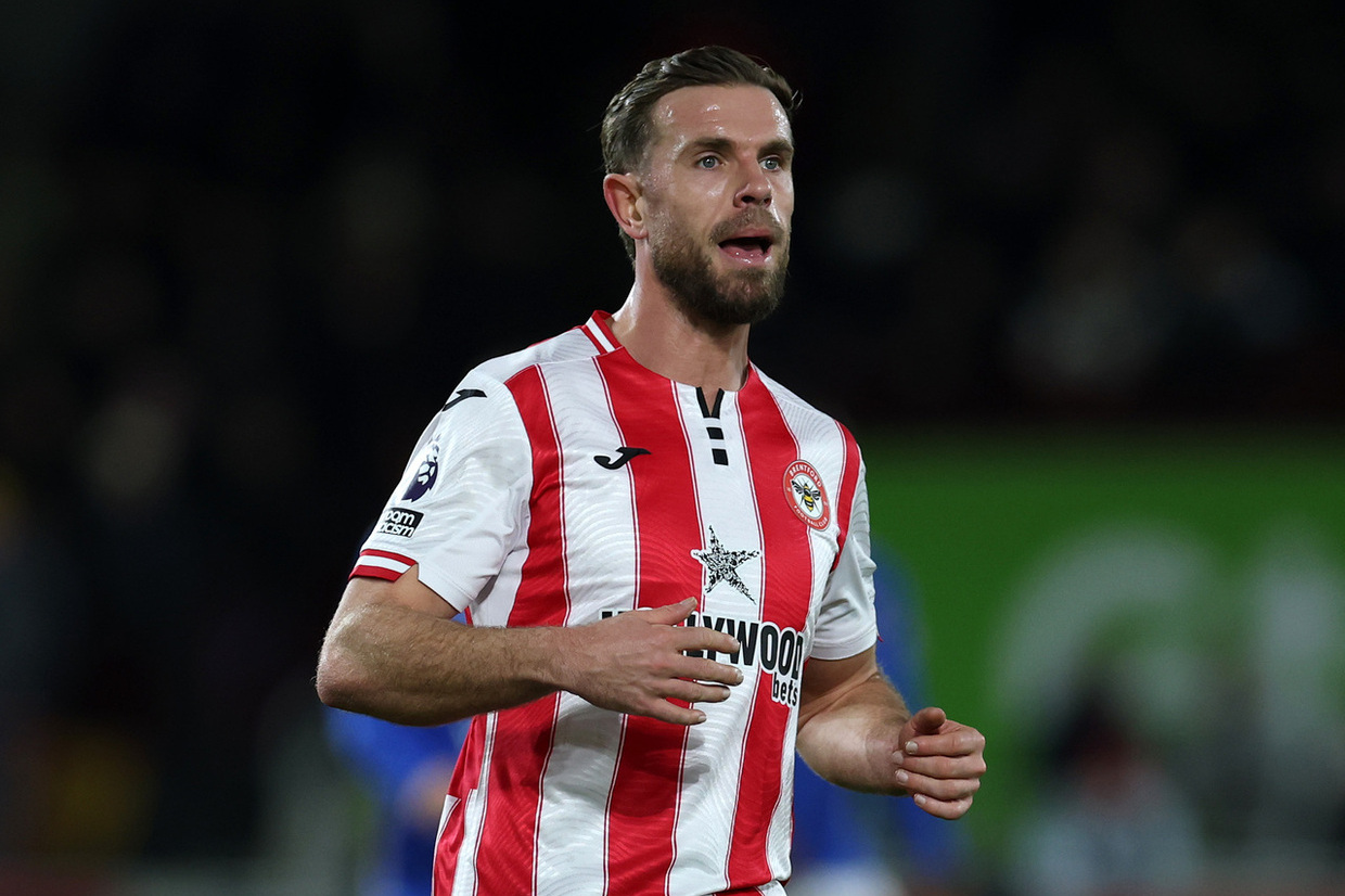 Jordan Henderson encerra passagem pelo Brentford e encaminha acerto com o Chelsea