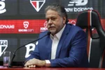 Julio Casares, ex-presidente, deixa o São Paulo em meio a apurações financeiras.