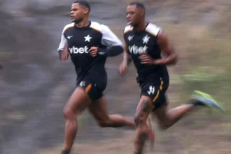 Júnior Santos reforça Botafogo no clássico contra o Fluminense pelo Brasileirão