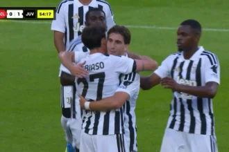Juventus supera Standard Liège com gol de falta de Miretti
