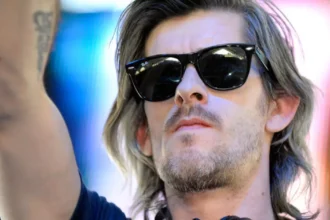 Kavinsky, ícone da música eletrônica francesa, morre aos 50 anos em Paris