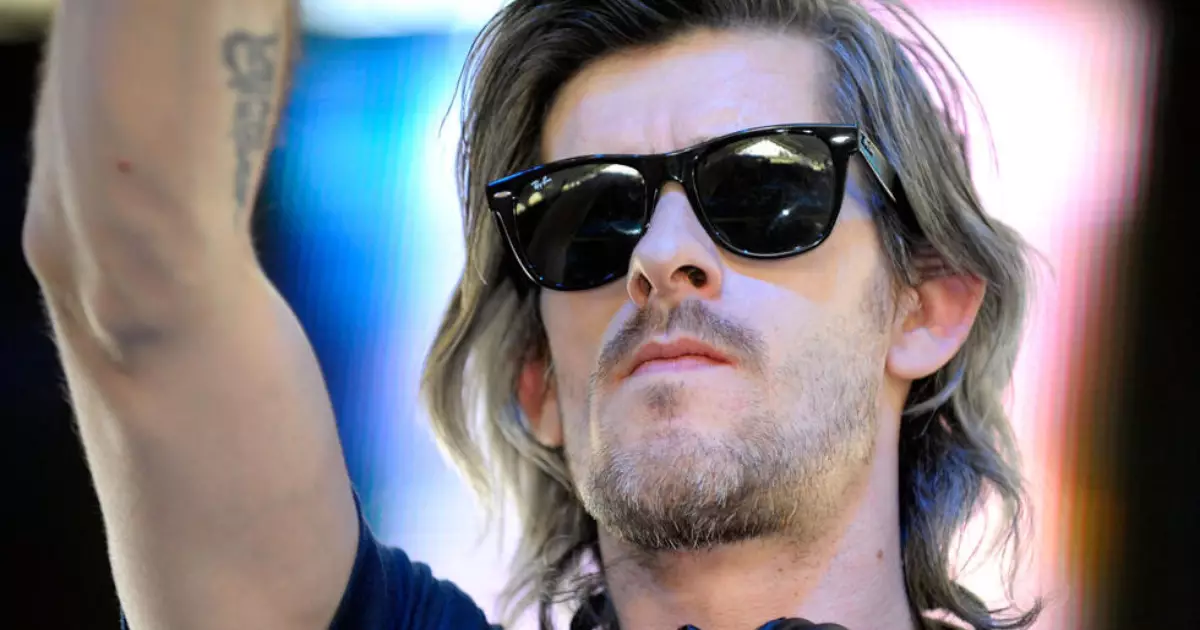 Kavinsky, ícone da música eletrônica francesa, morre aos 50 anos em Paris