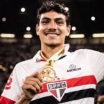 Lateral João Moreira encerra ciclo no São Paulo e assina com Al Nasr até 2027