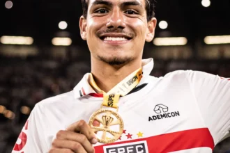 Lateral João Moreira encerra ciclo no São Paulo e assina com Al Nasr até 2027