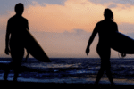 Liga mundial de surfe inova e adota aplicativo de relacionamento em evento californiano