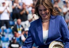 Linda Noskova celebra conquista de Wimbledon com torcida tcheca em Praga
