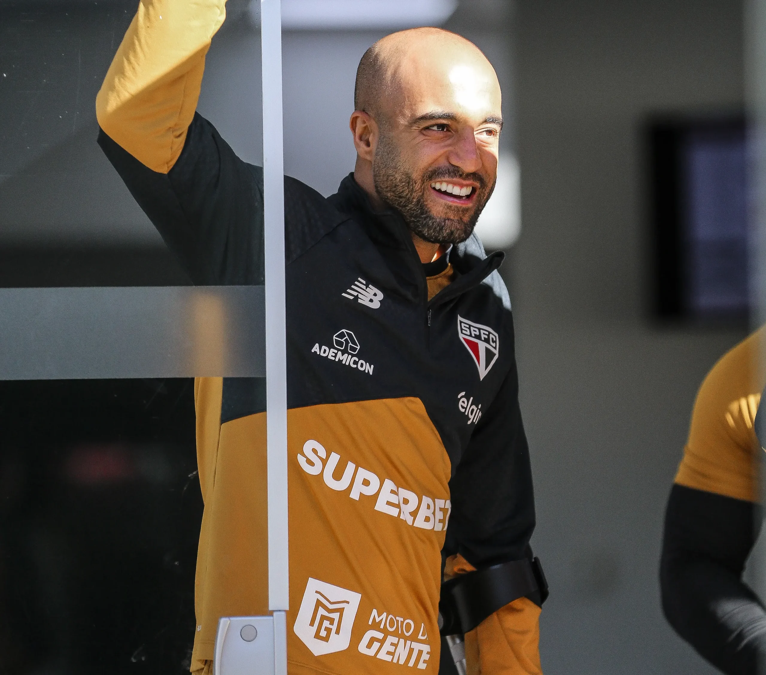 Lucas Moura detalha recuperação de cirurgia e projeta retorno aos gramados pelo São Paulo