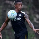Manchester United prioriza outros nomes e esfria interesse em Danilo do Botafogo