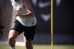 Mateus Carvalho intensifica preparação física no CT Moacyr Barbosa