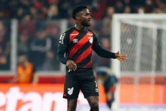 Mendoza projeta confronto contra o Corinthians e destaca momento do Athletico-pr