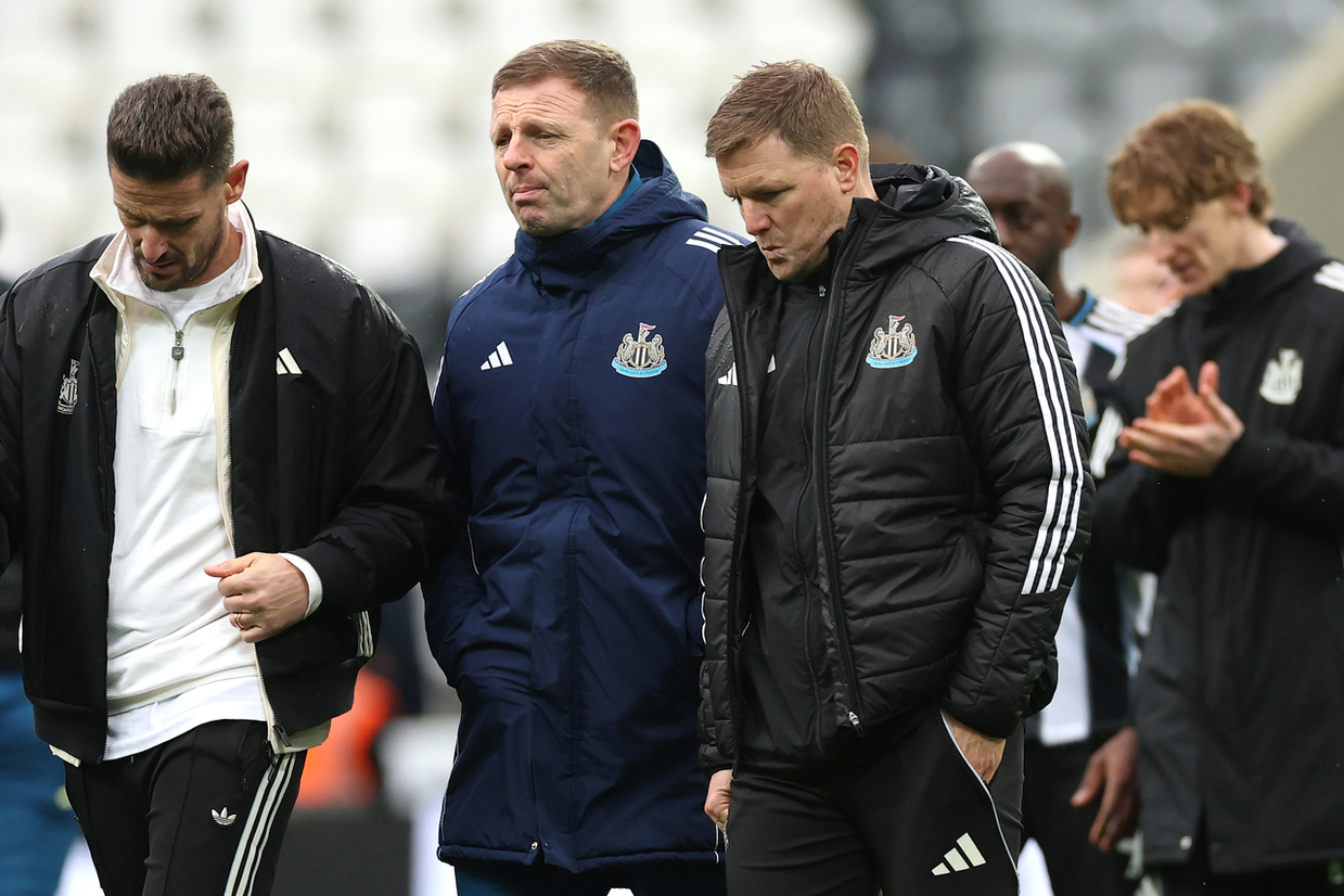 Newcastle enfrenta incertezas após mudanças estruturais e saídas no elenco