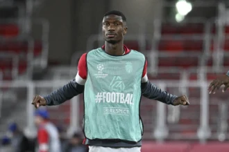 Newcastle oficializa a chegada do meia Aladji Bamba