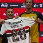 Newton recorda passado como pedreiro e celebra chegada ao São Paulo