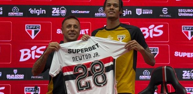 Newton recorda passado como pedreiro e celebra chegada ao São Paulo