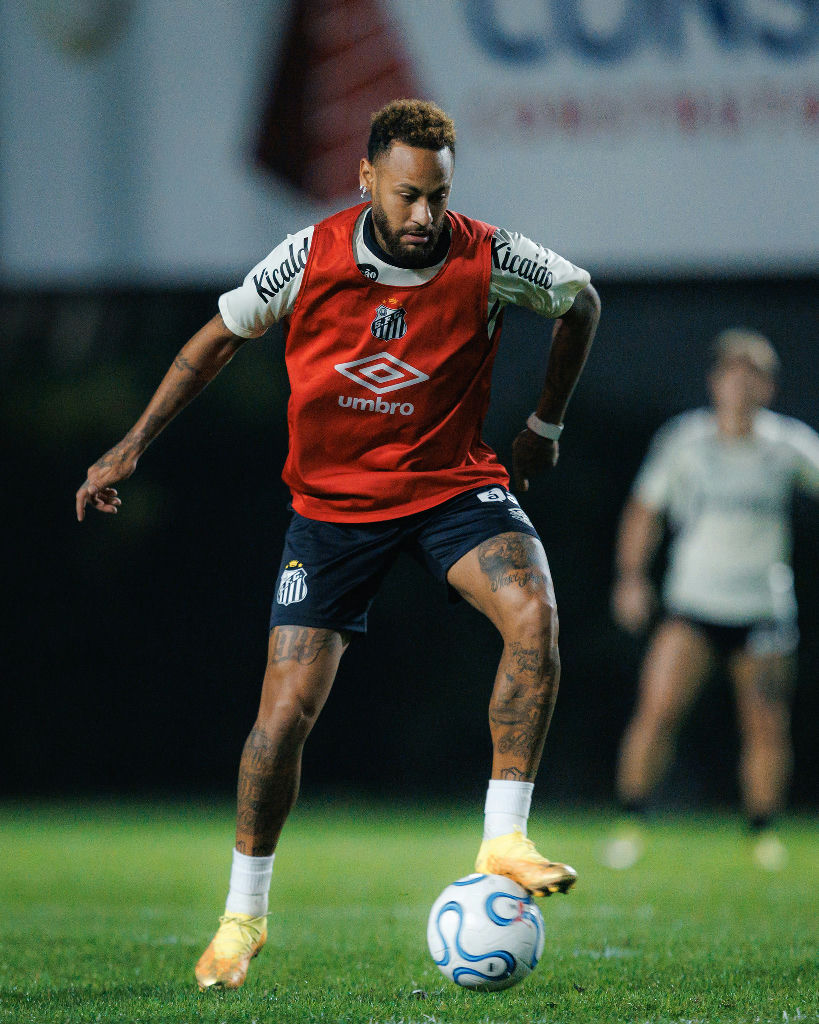 Neymar participa de atividade no CT do Santos e movimenta bastidores do clube