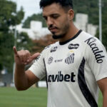Neymar participa de treino do Santos antes de confronto contra a Chapecoense