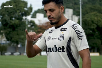 Neymar participa de treino do Santos antes de confronto contra a Chapecoense