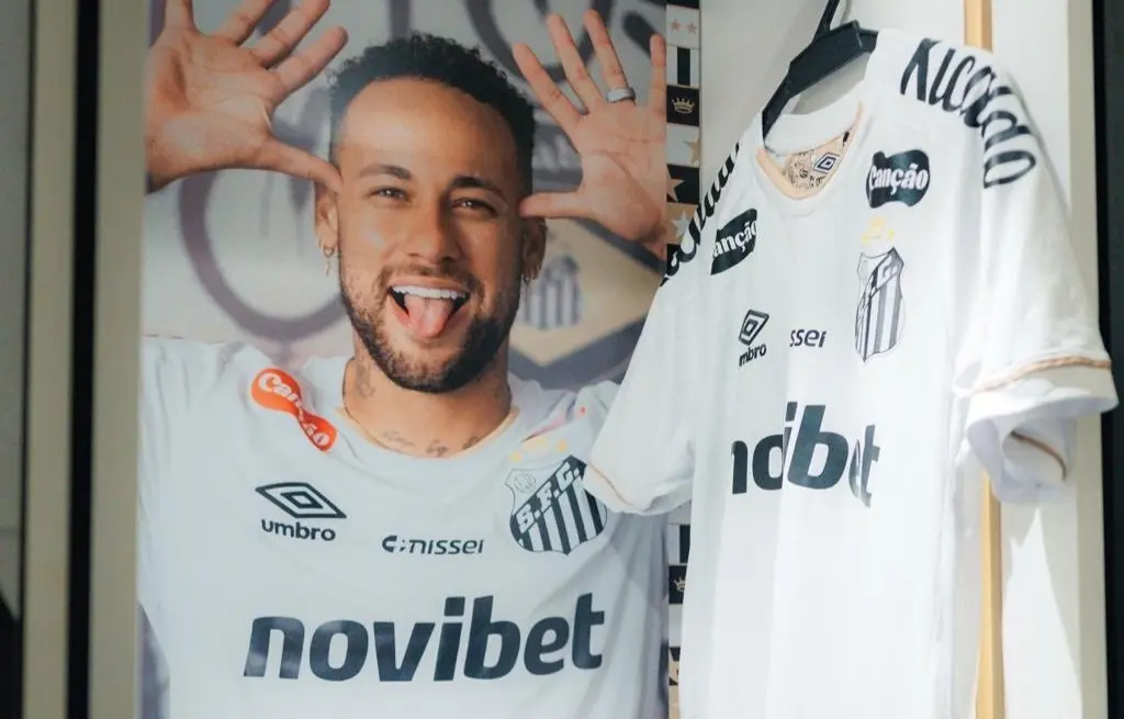 Neymar retorna ao time titular do Santos para duelo contra a Chapecoense