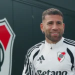Otamendi marca presença em atividade no River Plate após compromissos com a seleção