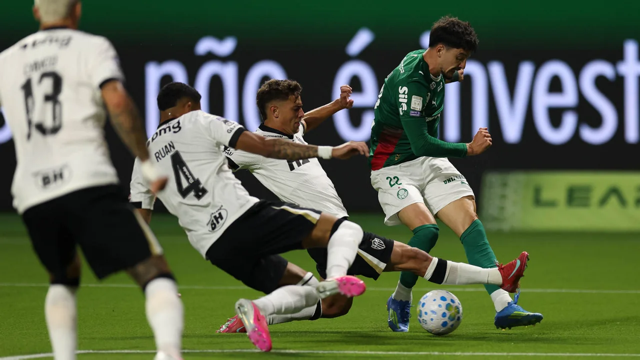 Palmeiras domina, mas falhas e ineficiência custam derrota para o Atlético-mg