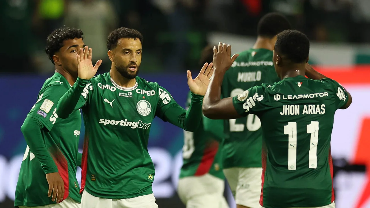 Palmeiras se reorganiza após derrota e aguarda retorno de Flaco López para desafios