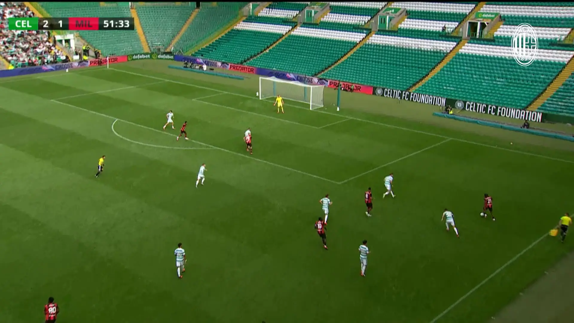Passe de Chukwueze para gol de Camarda coloca Milan em vantagem contra o Celtic
