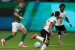 Paulinho descarta gravidade de entorse e mira volta ao Palmeiras na Copa do Brasil