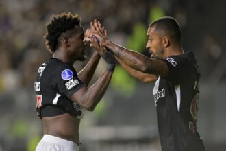 Paulo Henrique brilha na Sul-americana e garante vitória do Vasco