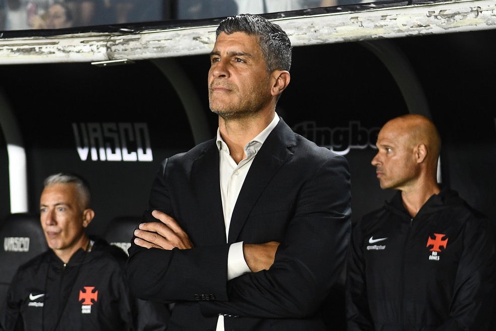 Pedro Emanuel avalia empate do Vasco e projeta evolução na sequência do Brasileirão