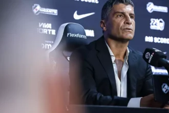 Pedro Emanuel, técnico do Vasco, detalha preocupação central com desempenho da equipe