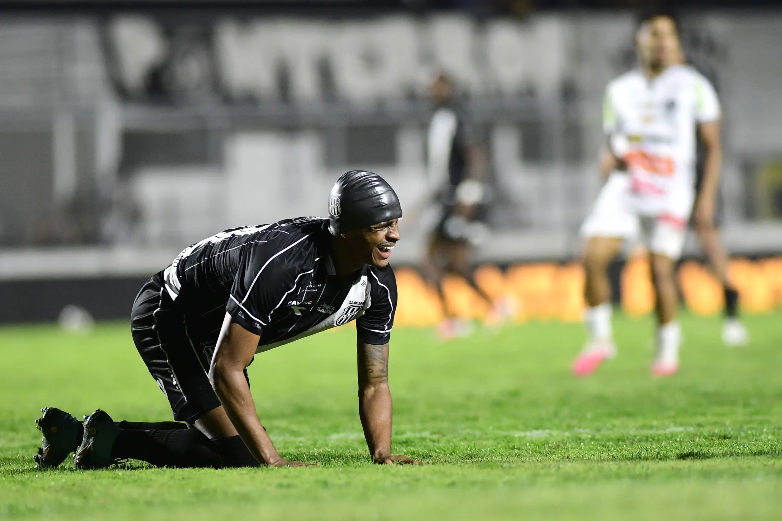 Ponte Preta amarga empate com Athletic e assume a lanterna da Série B