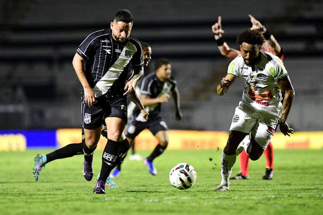 Ponte Preta e Athletic-mg se enfrentam em duelo decisivo