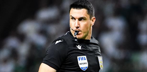 Rafael Klein estabelece recorde de tempo de bola rolando no Brasileirão