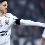 Revolta de Garro com gramado da Neo Química Arena esquenta o clima no Corinthians