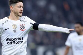 Revolta de Garro com gramado da Neo Química Arena esquenta o clima no Corinthians