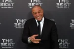 Roberto Carlos nega traição ao Palmeiras, pede perdão à torcida e justifica transferência ao Timão