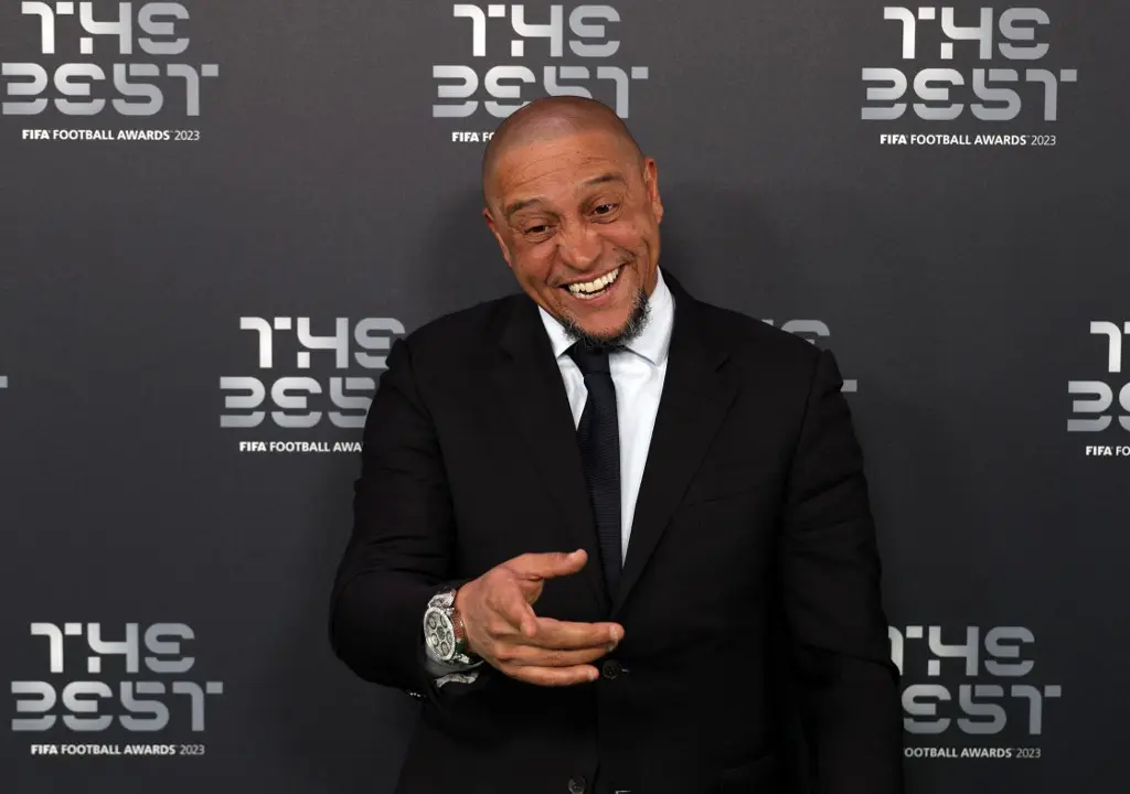 Roberto Carlos nega traição ao Palmeiras, pede perdão à torcida e justifica transferência ao Timão