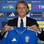 Roberto Mancini retorna ao comando da seleção italiana visando o ciclo da Copa de 2030
